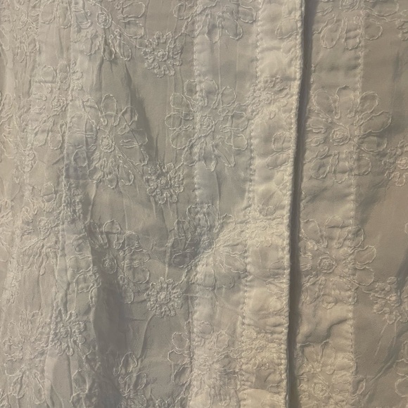Johnny Was White Floral Embroidered Snap Down Top. Like New!! - Picture 8 of 11